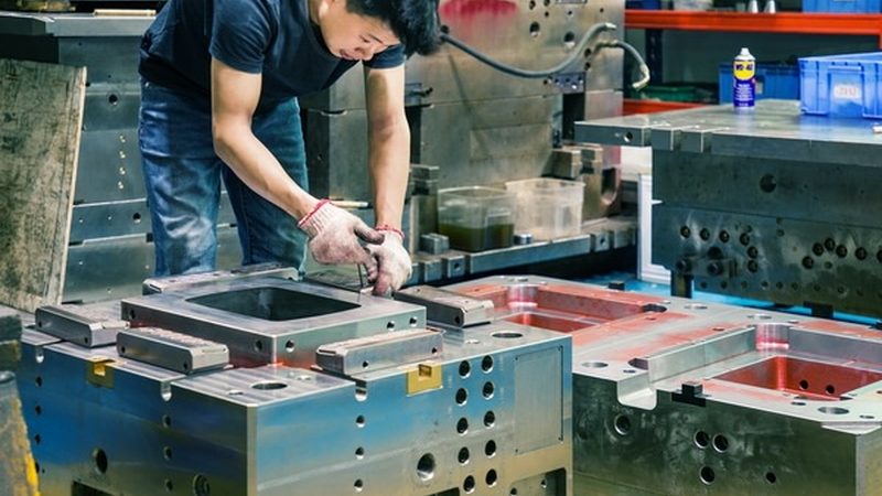 高精度压铸模具：成本控制的艺术**
