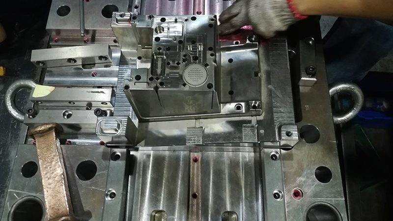 高速冲压模具品牌的真相：不是选大牌，而是选匹配
