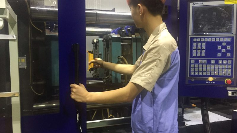 小型压铸模具材质选择：揭秘影响模具性能的关键因素